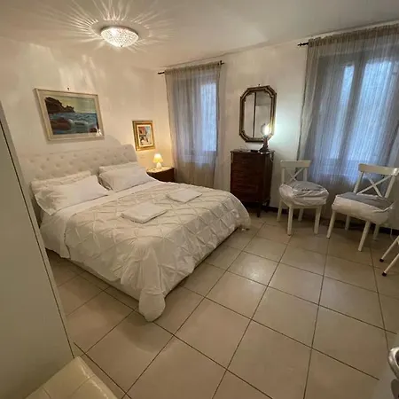 Superior New View Canal Apartment