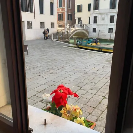 Superior New View Canal Venice